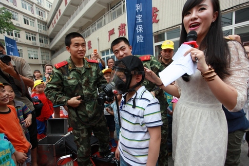 “六一”安全課堂：孩子，登云梯、接水帶、滅火盆你都會么？ ——利寶保險在渝開展家庭安全體驗活動