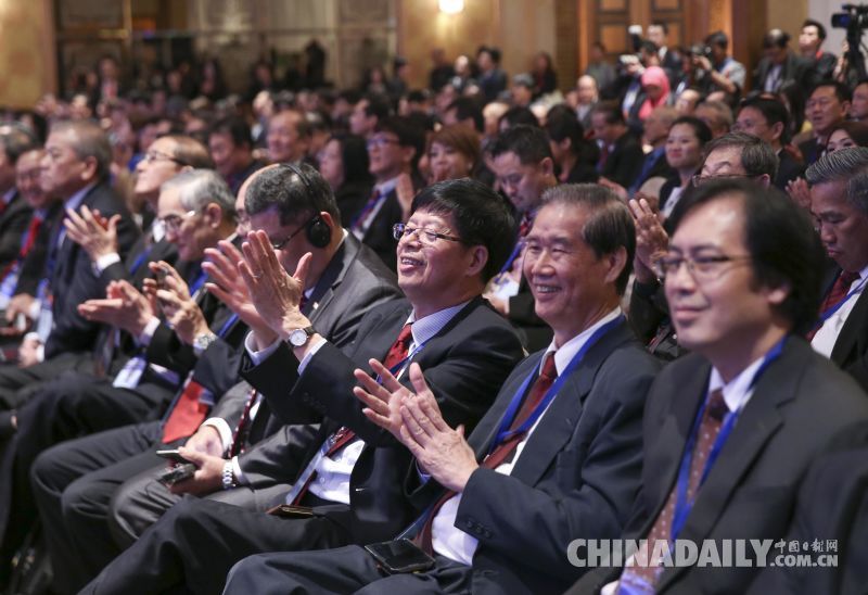 李克強(qiáng)：希望中馬共同烹制出色香味俱佳的務(wù)實(shí)合作“大餐”