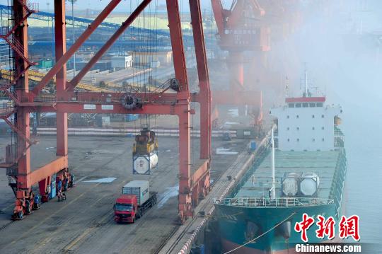 商務(wù)部：前10月內(nèi)地對港出口同比降7.9% 進口升76.8%