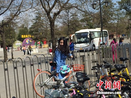 越來越多的用戶開始使用共享單車。<a target='_blank' href='http://www.chinanews.com/' _fcksavedurl='http://www.chinanews.com/' ></table><p align=