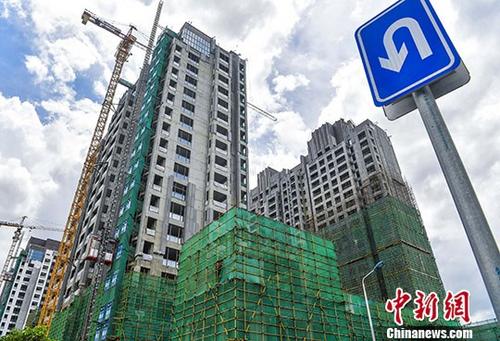 不少專家學(xué)者認為當(dāng)前樓市調(diào)控的高壓態(tài)勢不能減
