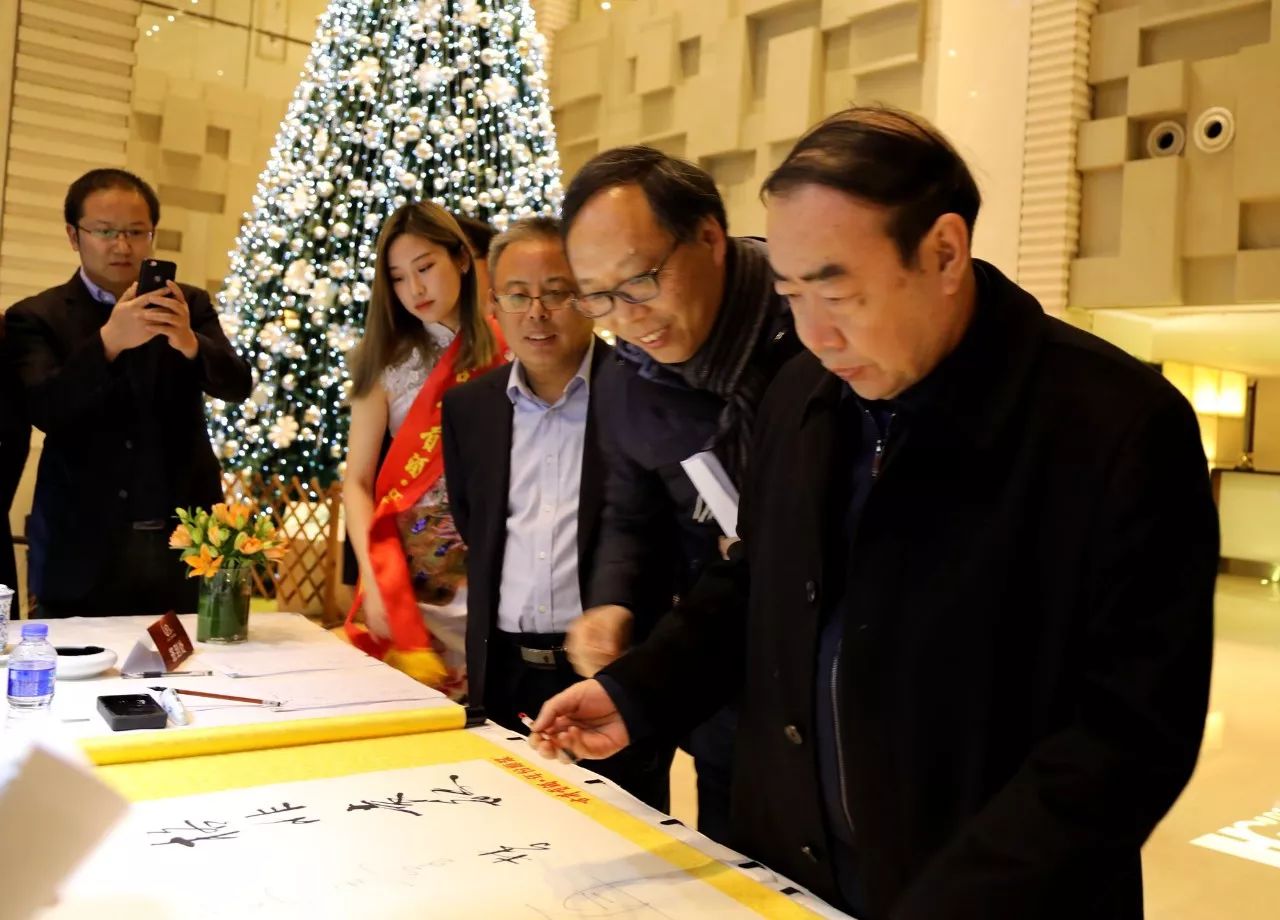 文學(xué)家園：大咖舉杯古井貢，共慶《收獲》60年！