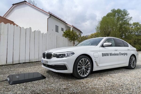汽車也可以無線充電 寶馬集團推出世界首創(chuàng)BMW無線充電
